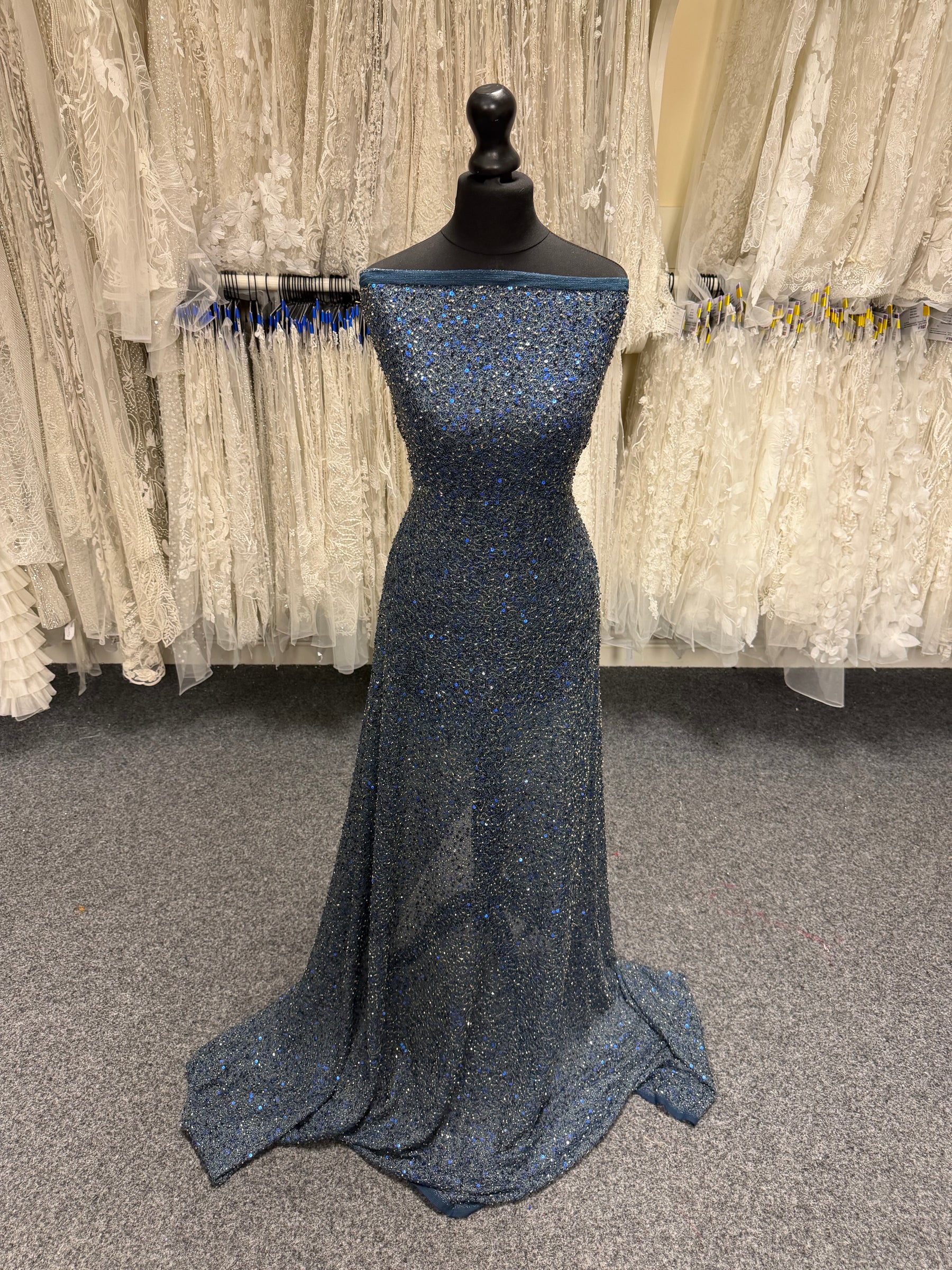 Tulle brodé de perles bleu marine - EB1011