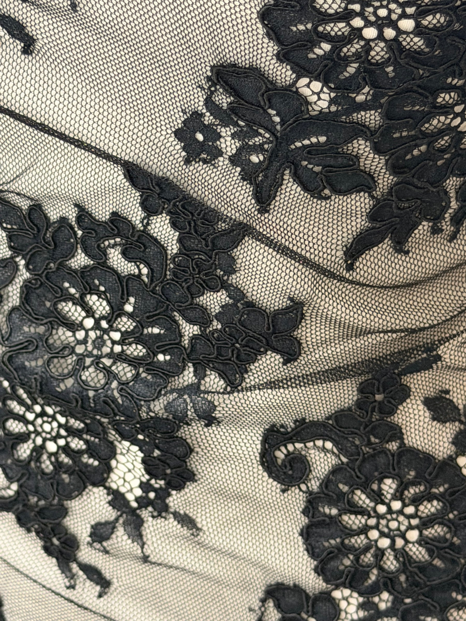 Dentelle cordée noire - P655