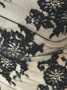 Dentelle cordée noire - P655