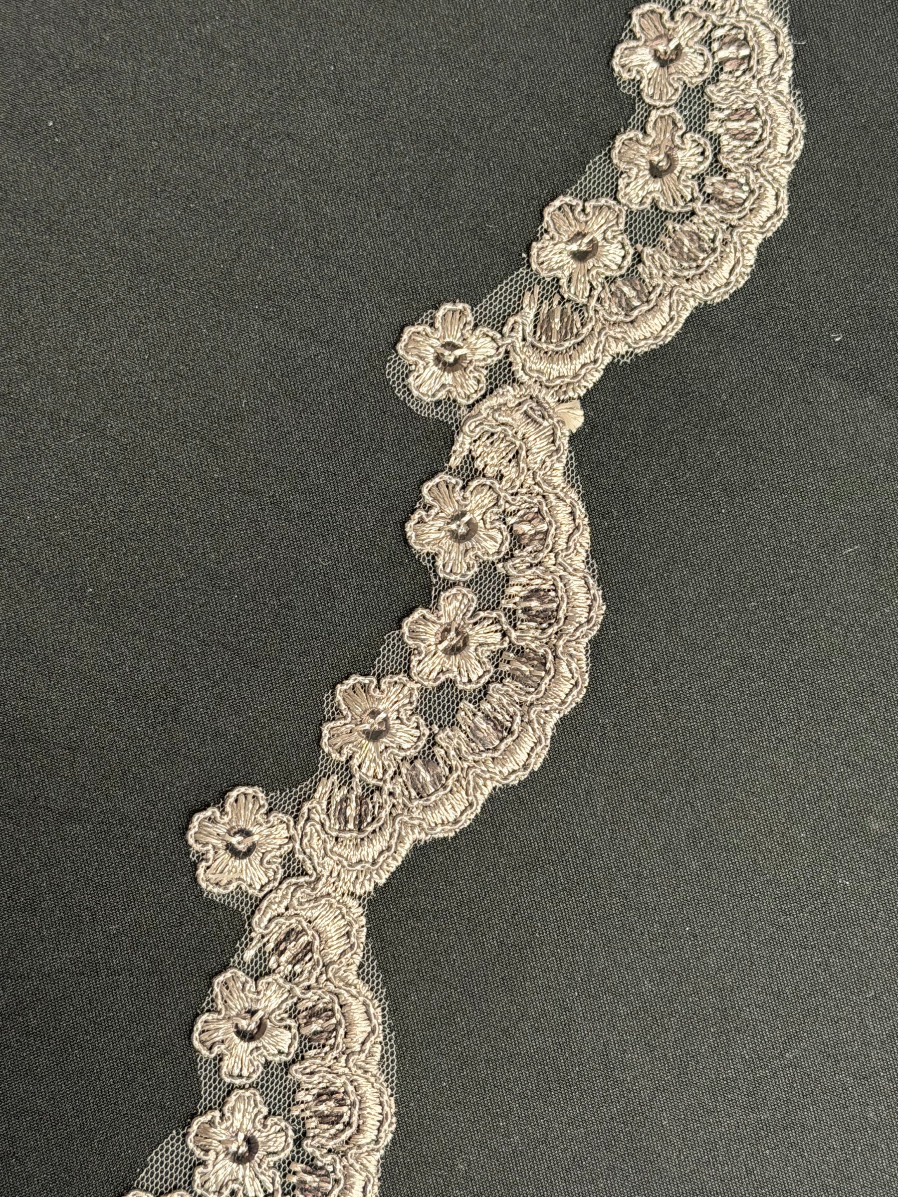 Bordure à paillettes cordée taupe - T713