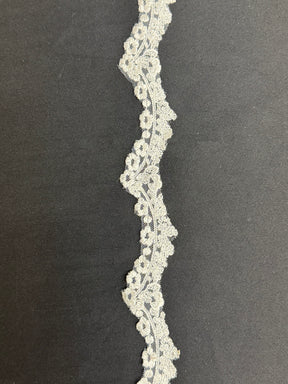 Garniture en dentelle brodée blanche - T744