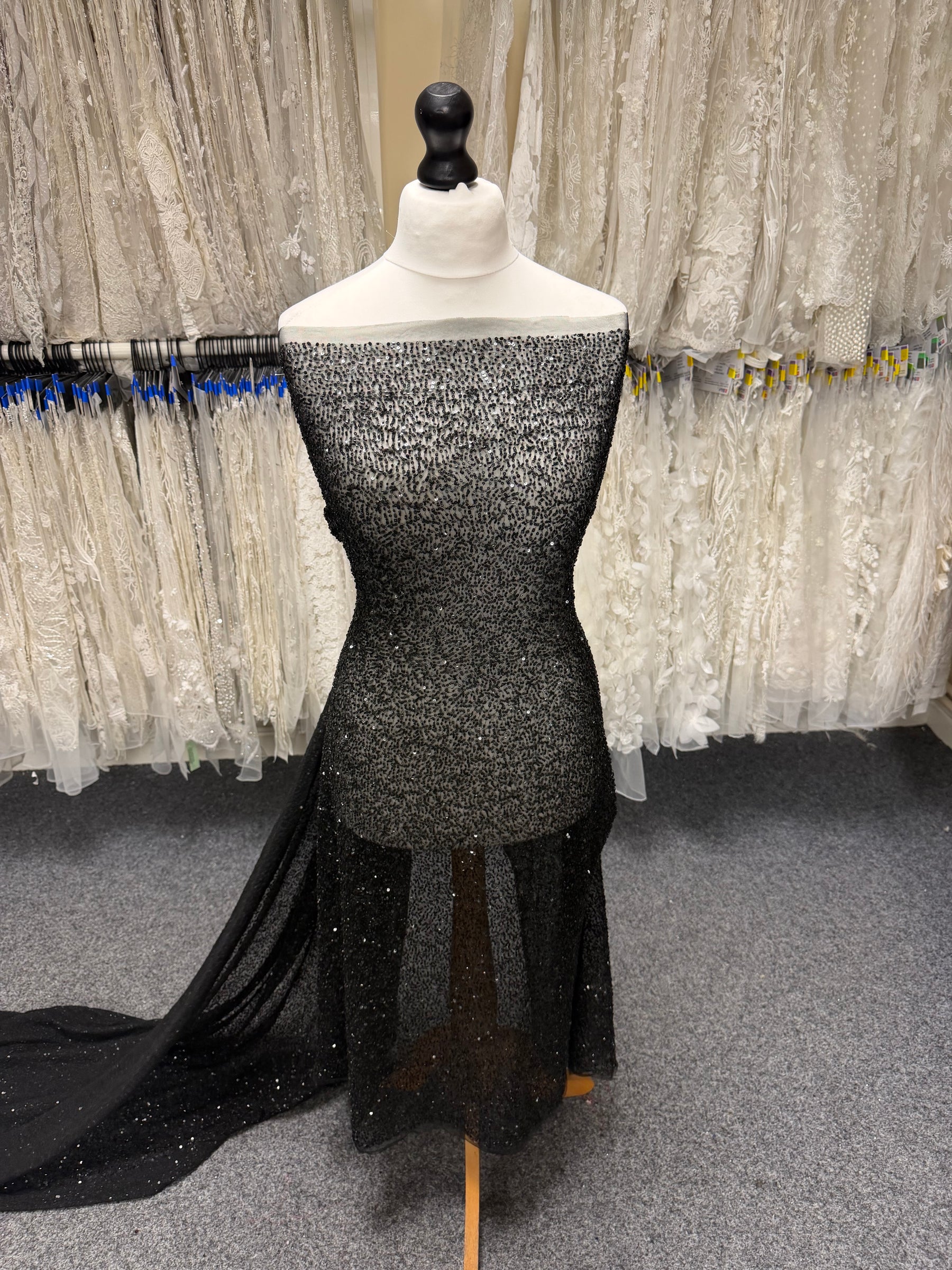 Tulle noir brodé de perles - EB1012