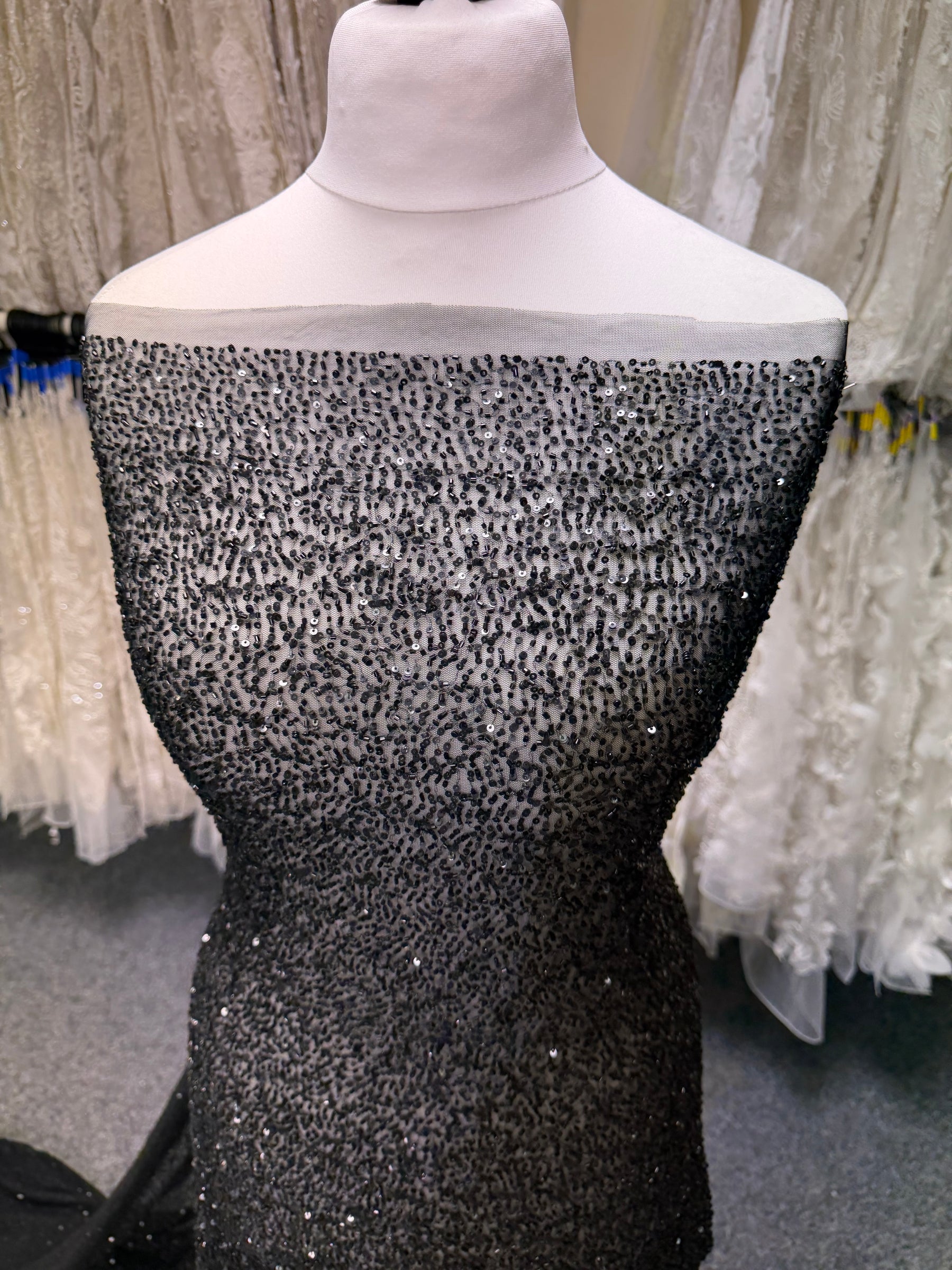 Tulle noir brodé de perles - EB1012