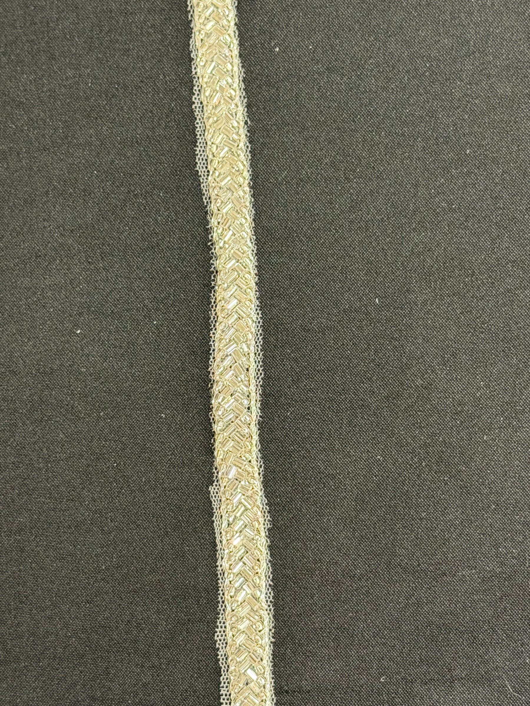Bordure perlée argentée - T717