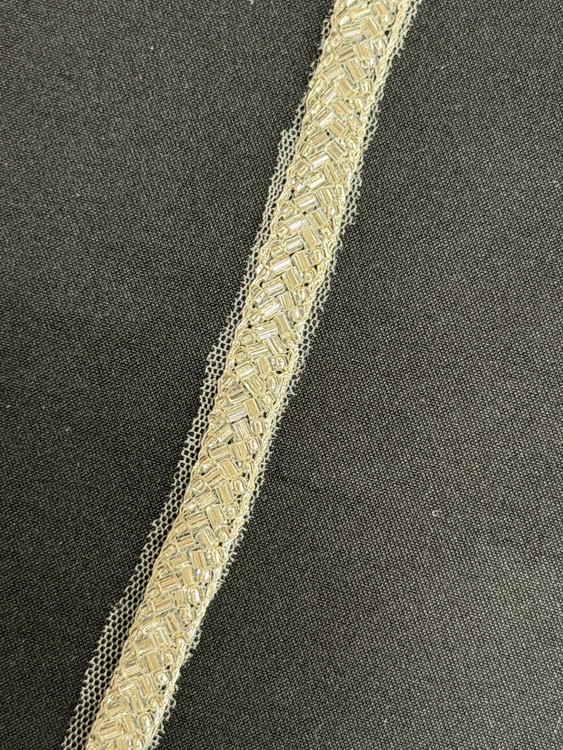 Bordure perlée argentée - T717