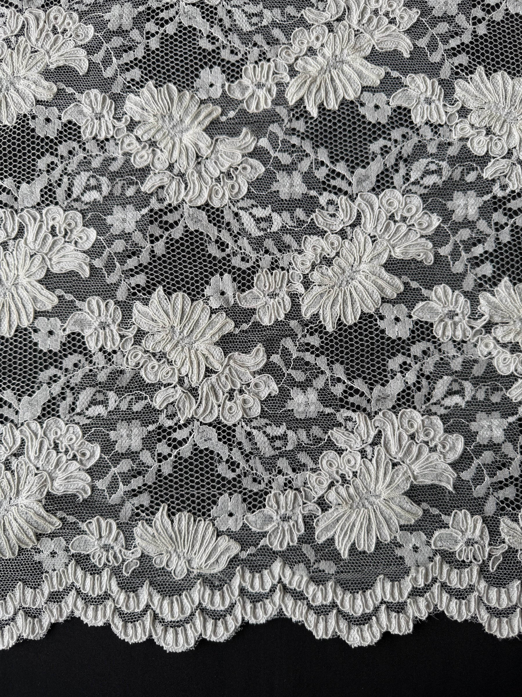 Dentelle de mariée cordée ivoire foncé - P379