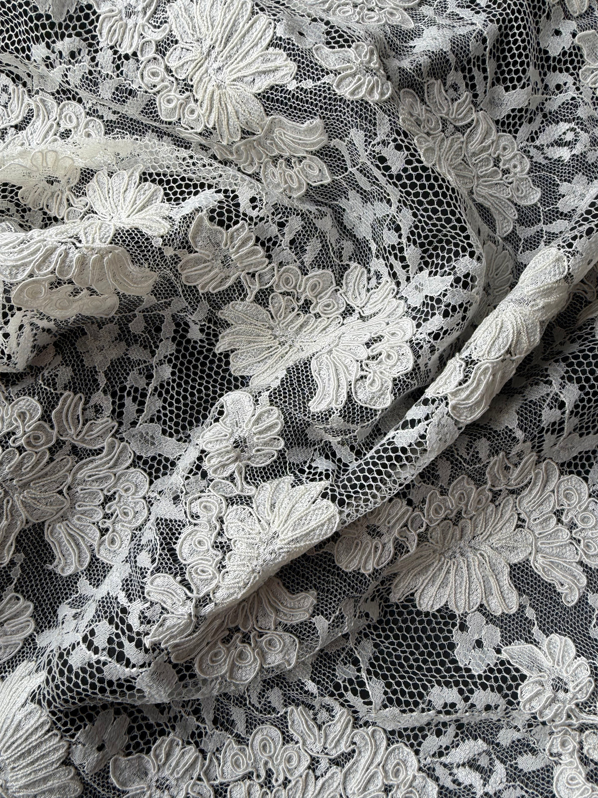 Dentelle de mariée cordée ivoire foncé - P379