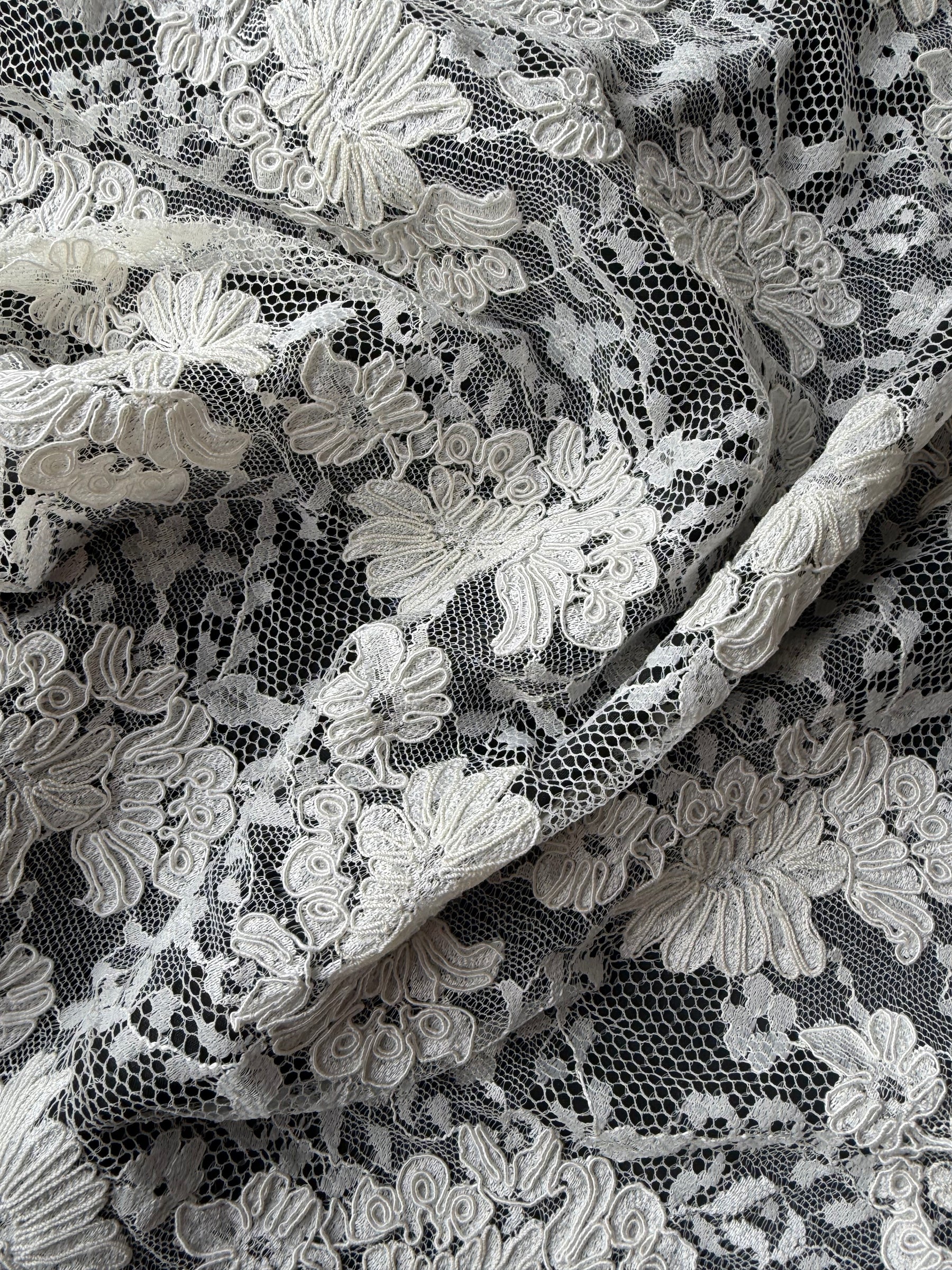 Dentelle de mariée cordée ivoire foncé - P379