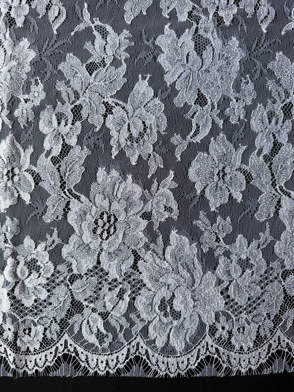 Dentelle de Chantilly blanche - LA2010