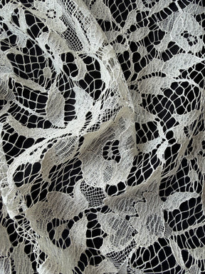 Laine et soie ivoire, dentelle de Chantilly - P269