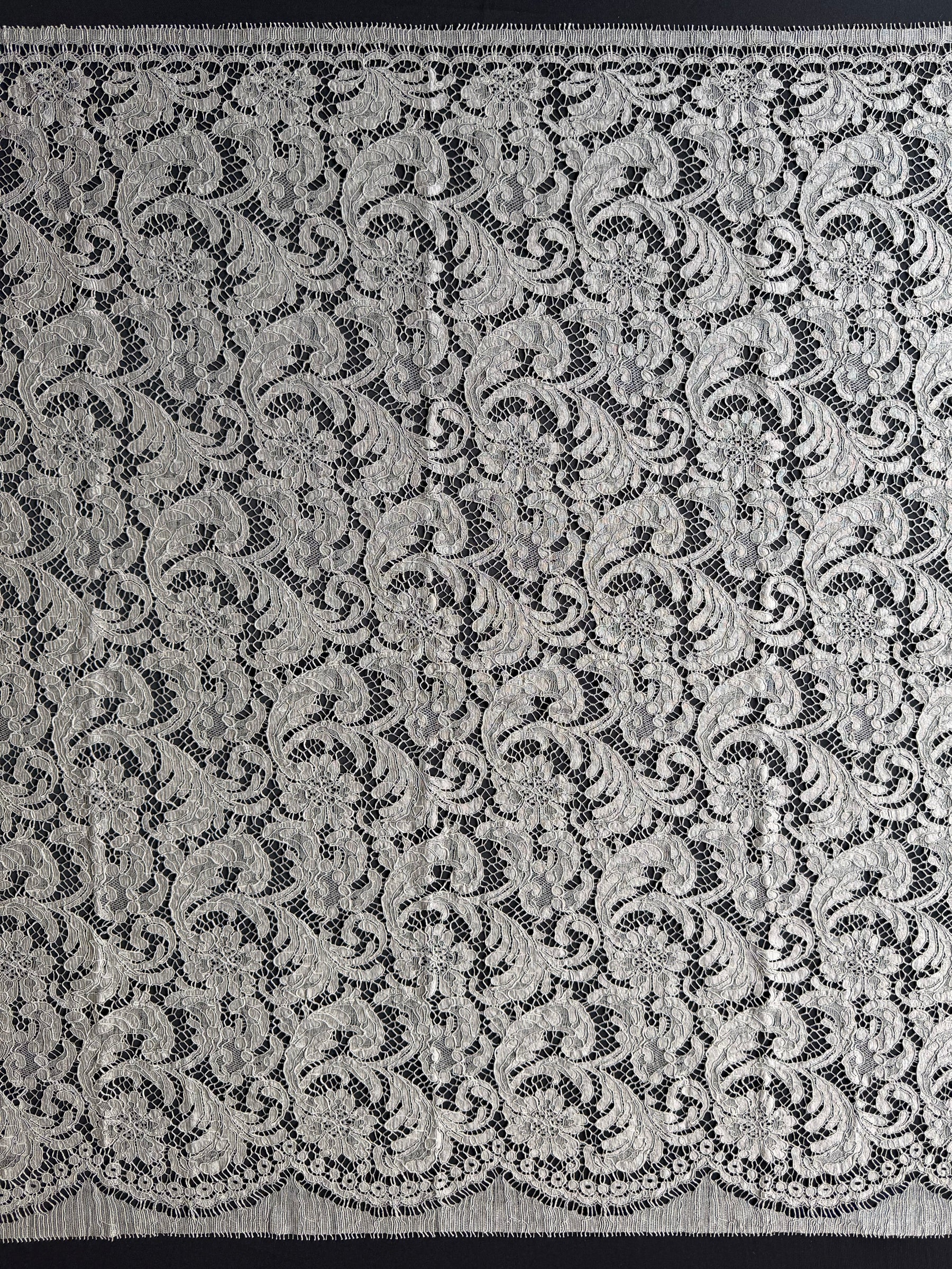 Dentelle de Chantilly Gris Nickel Foncé - P244