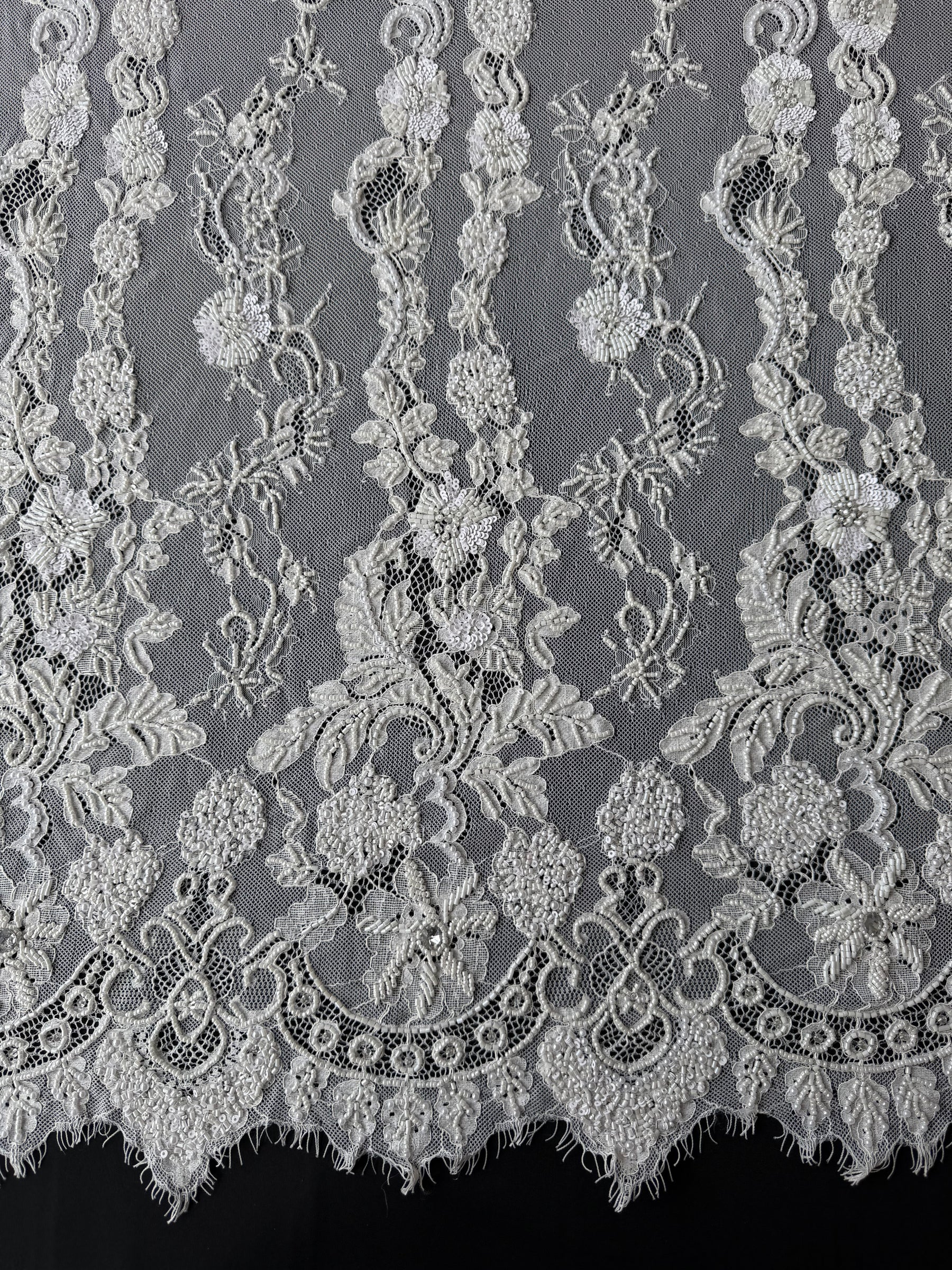 Dentelle Raschel perlée à la main ivoire - Severiano