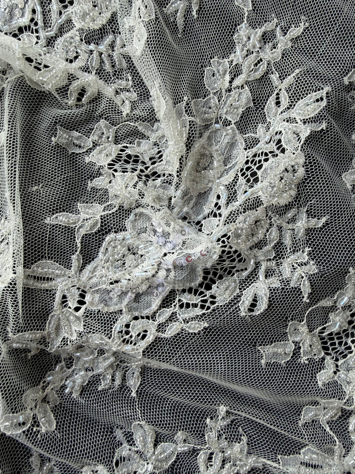 Dentelle Raschel perlée à la main ivoire - Jonelle