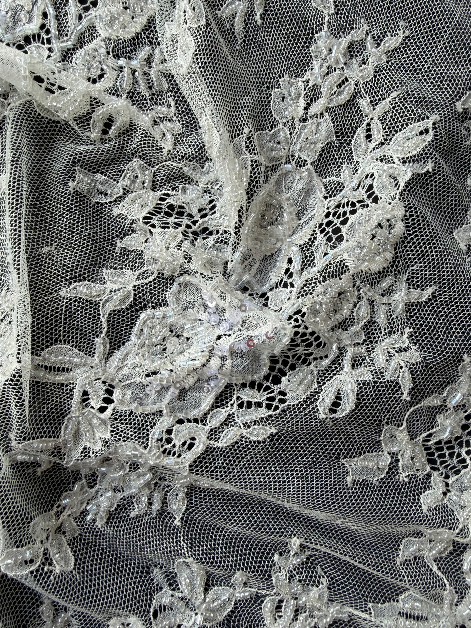 Dentelle Raschel perlée à la main ivoire - Jonelle