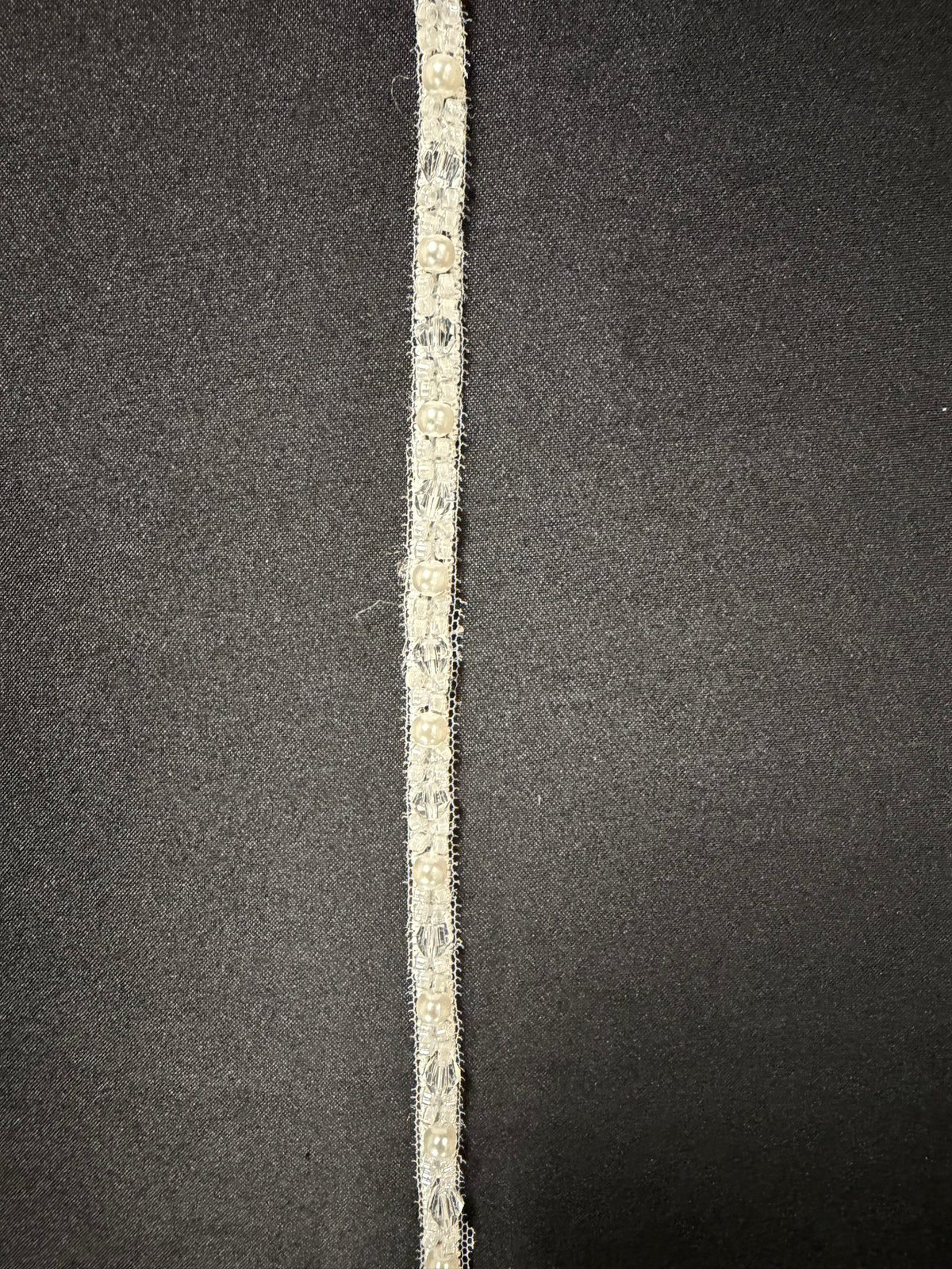 Bordure de robe perlée ivoire - T958