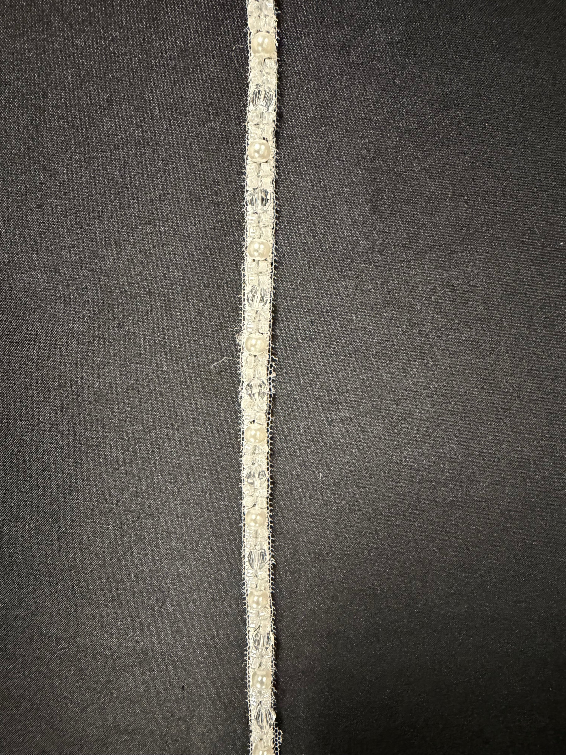 Bordure de robe perlée ivoire - T958