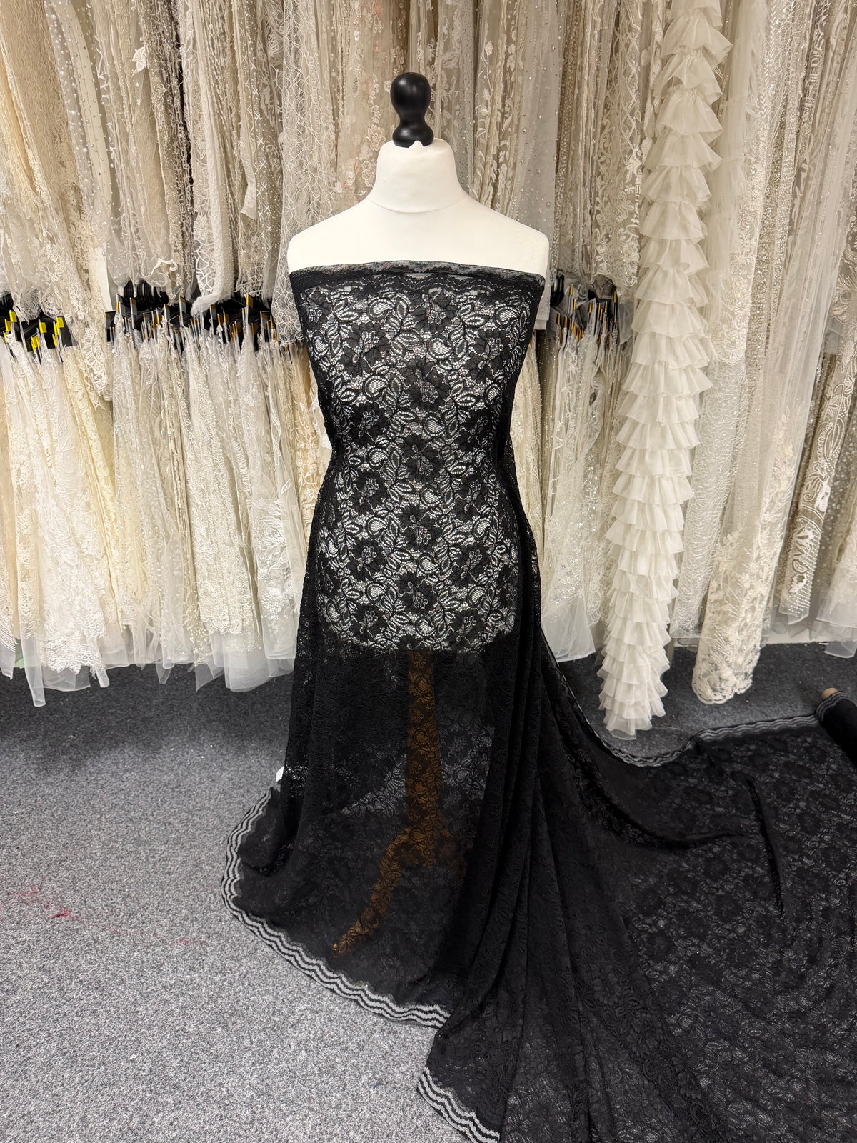 Dentelle noire cordée - Tocca