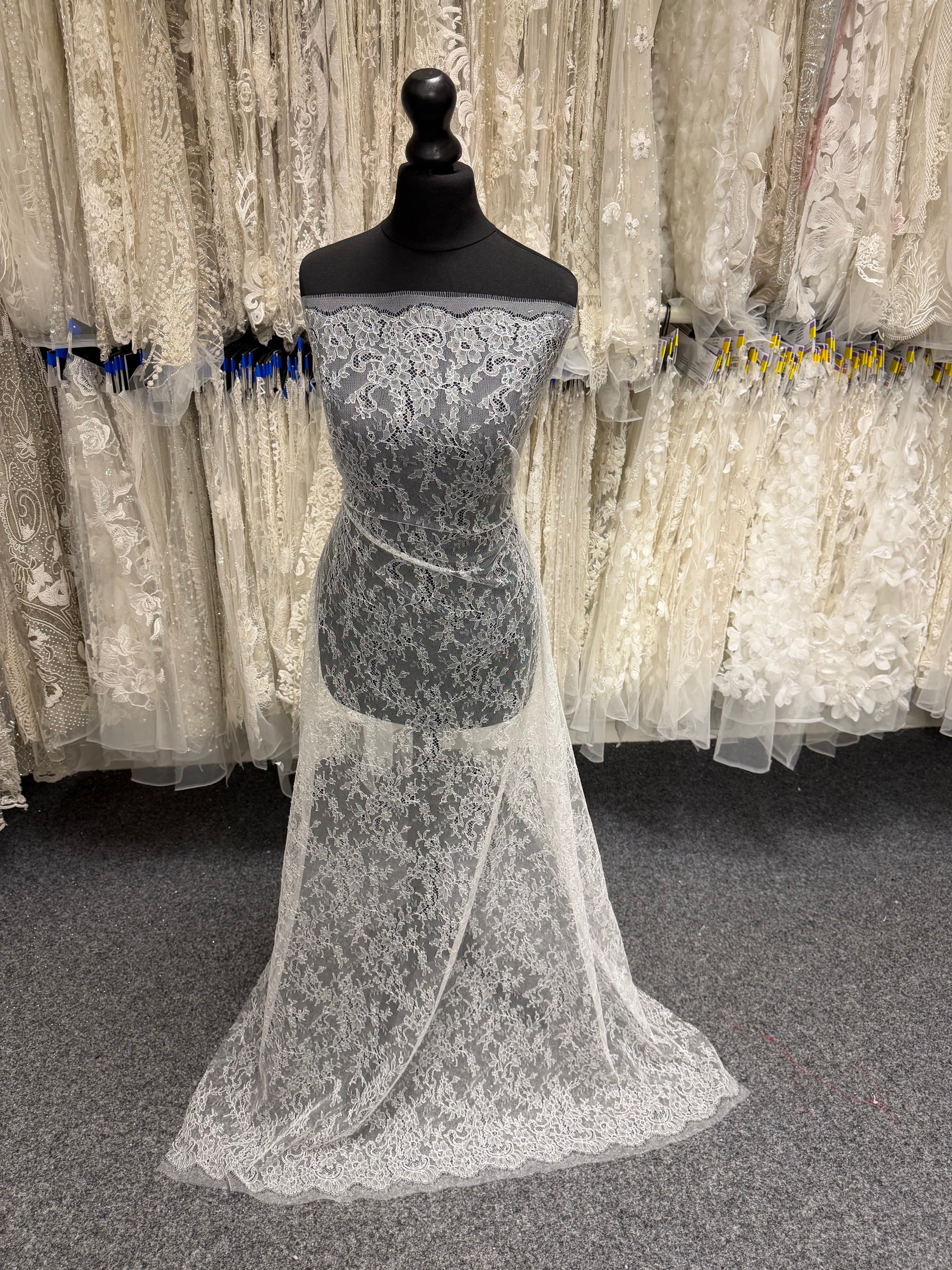 Porcelain Chantilly Lace - Diallo