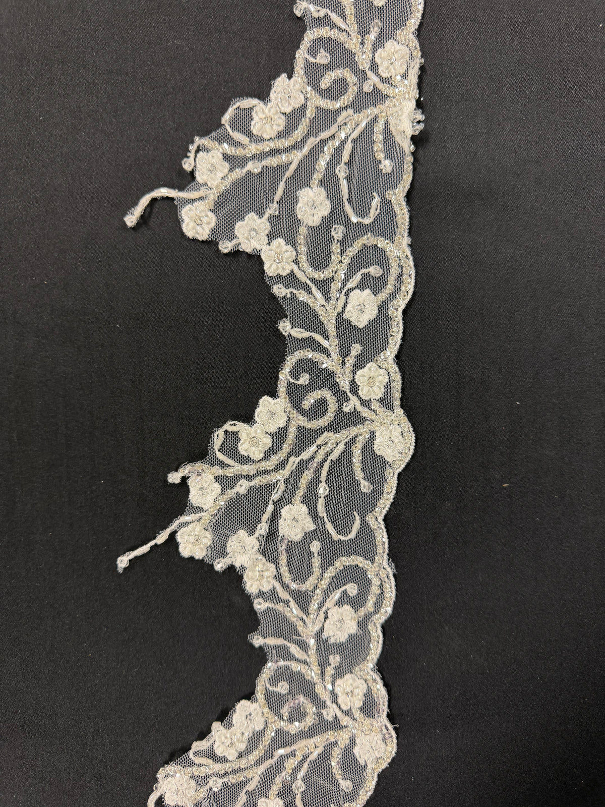Bordure festonnée ivoire - EF1001