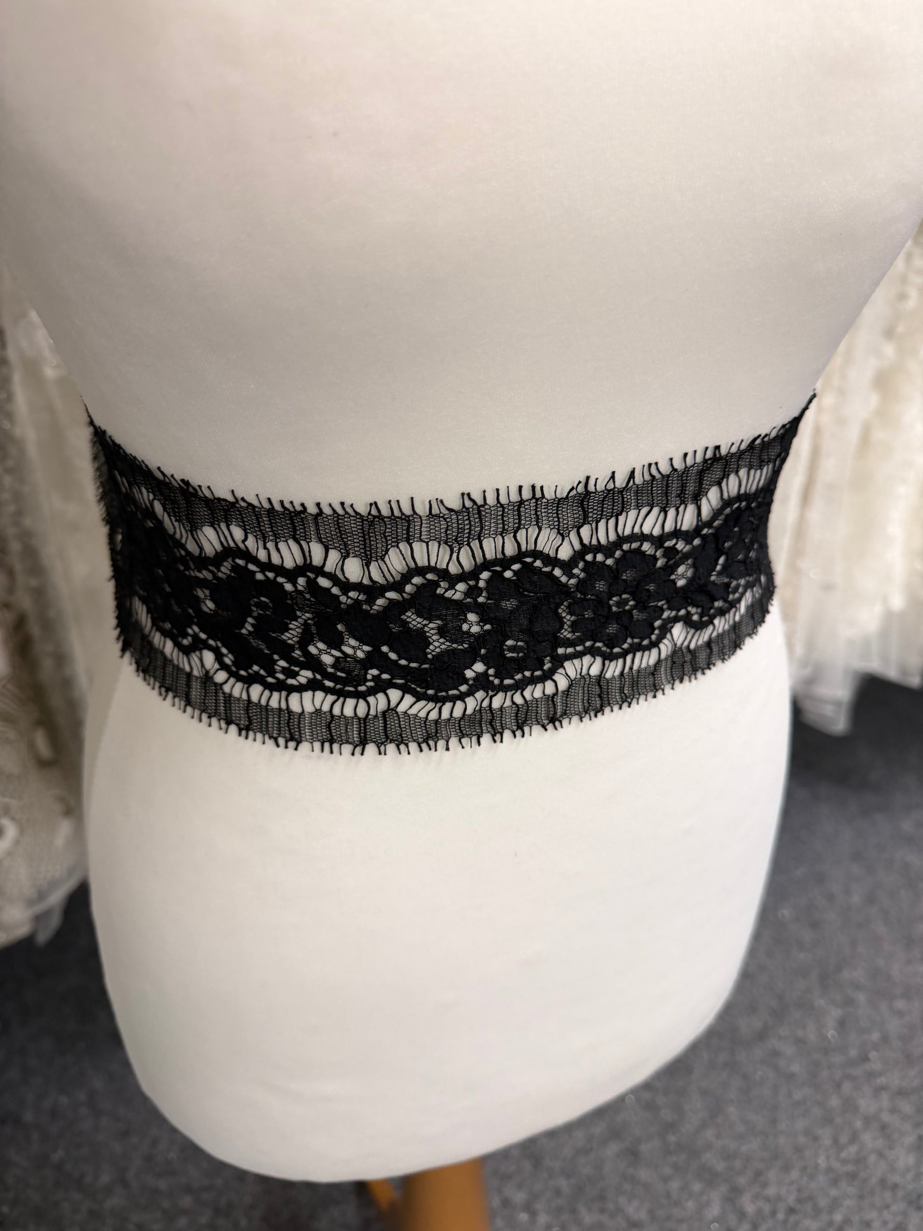 Dentelle Bordure Française Noire - EE4004