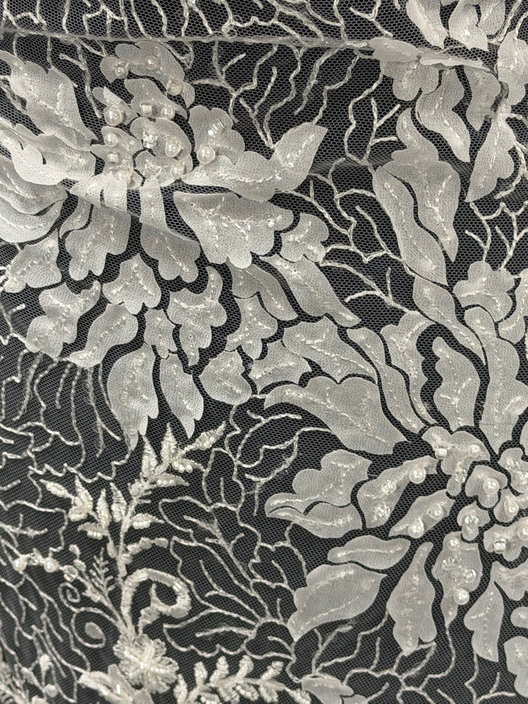 Tulle brodé de perles ivoire - EB1076