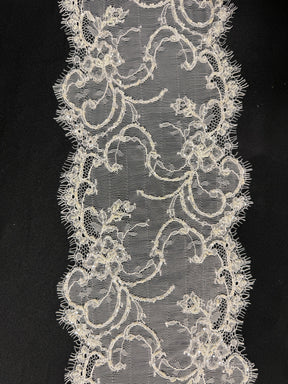 Bordure en dentelle perlée ivoire - T221
