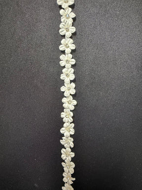 Fleur 3D en satin ivoire avec bordure en cristal - EH1019