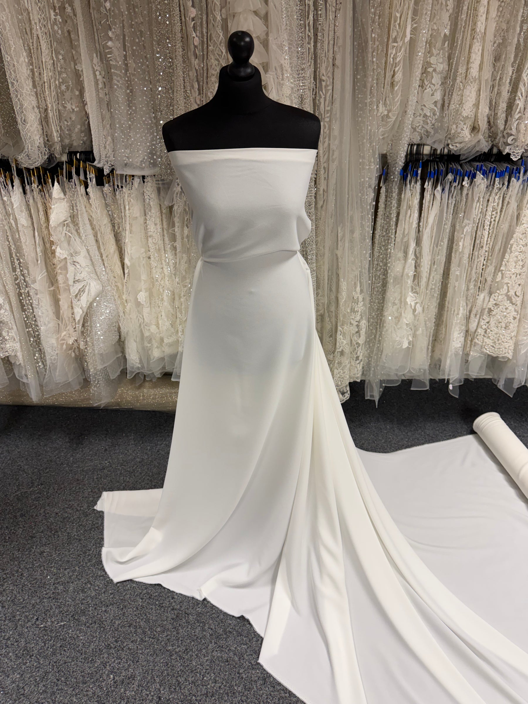 Crêpe de polyester poids moyen ivoire pâle - P59