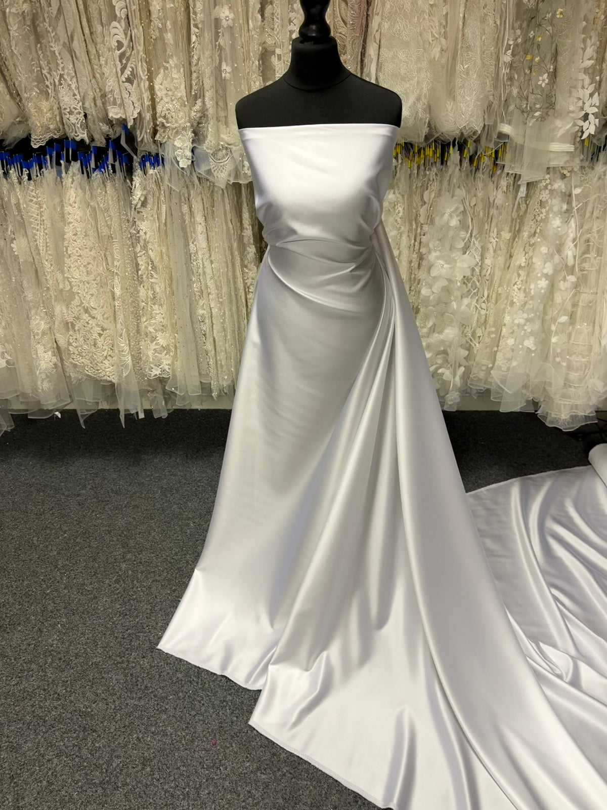 Satin duchesse en polyester blanc - P42