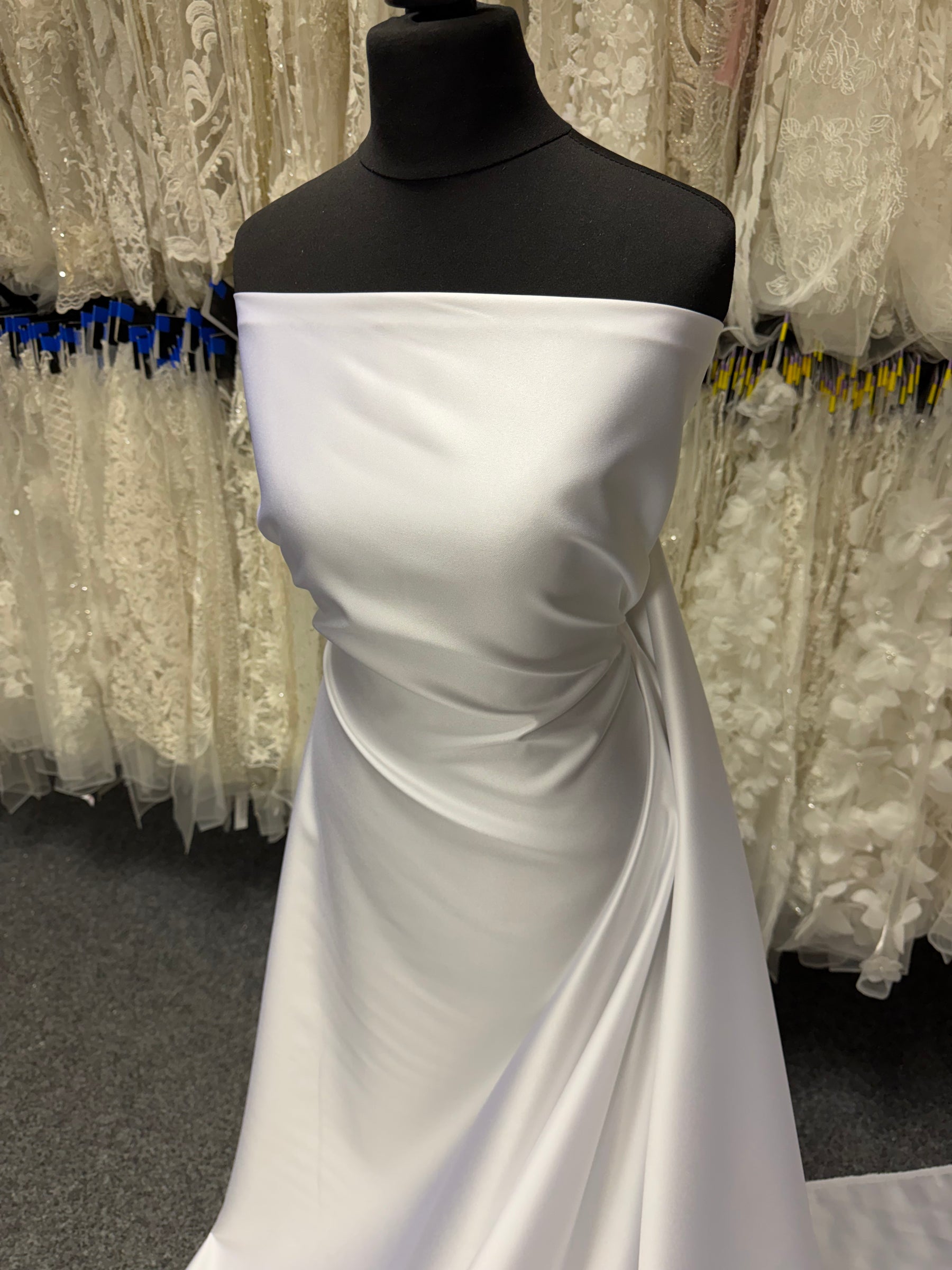 Satin duchesse en polyester blanc - P42