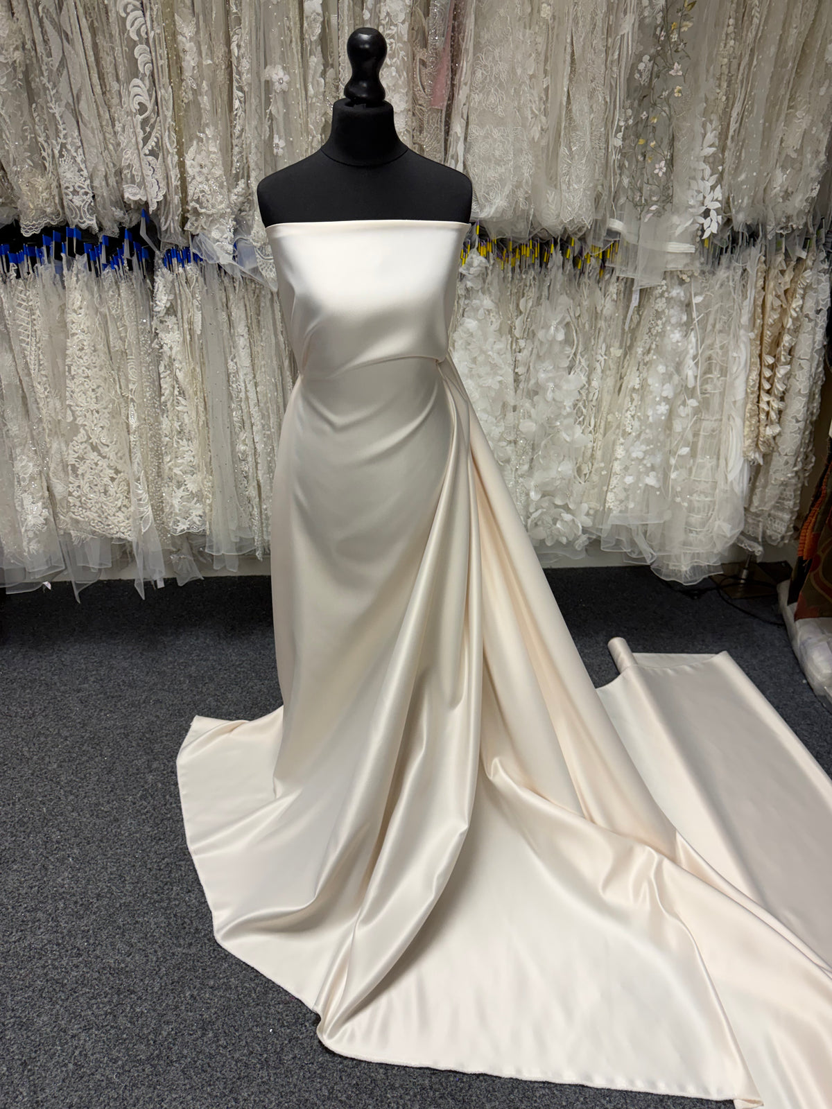 Champagne Satin Duchesse - P47