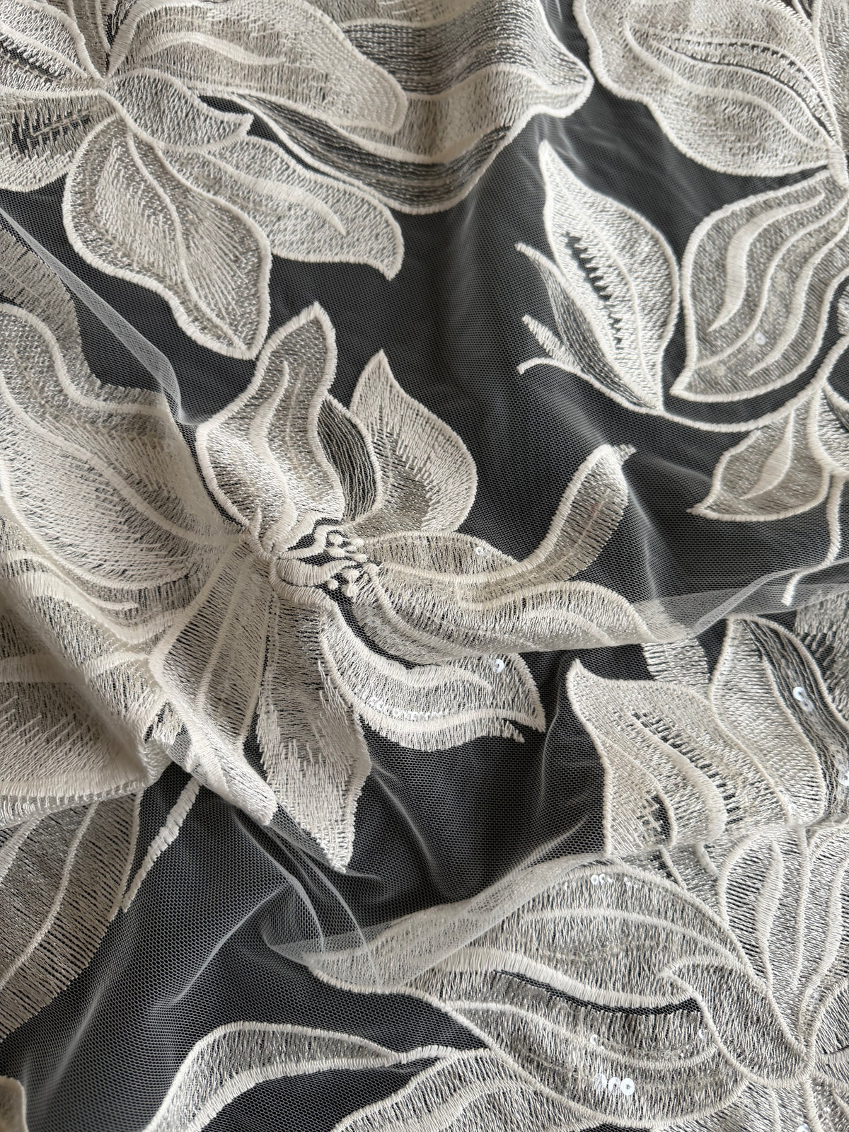 Dentelle brodée de sequins ivoire - EB3058