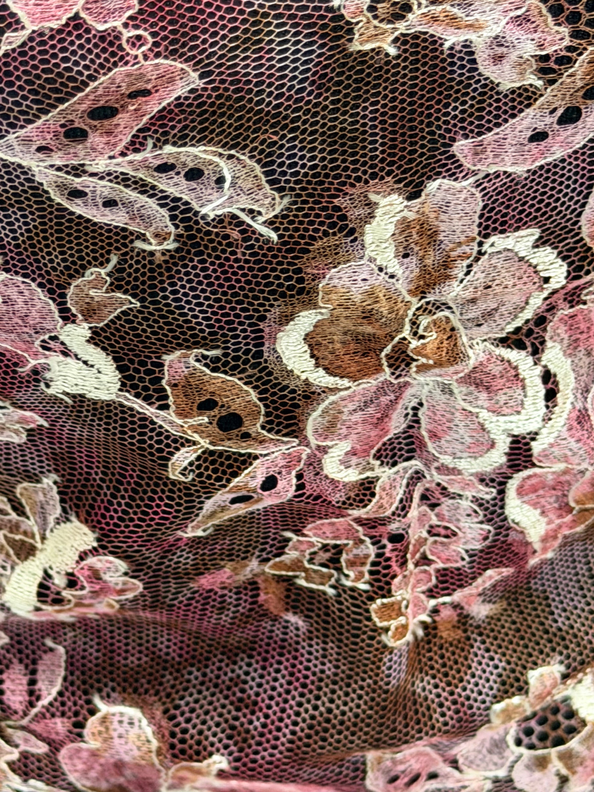 Dentelle Chantilly Imprimée Rose - P190
