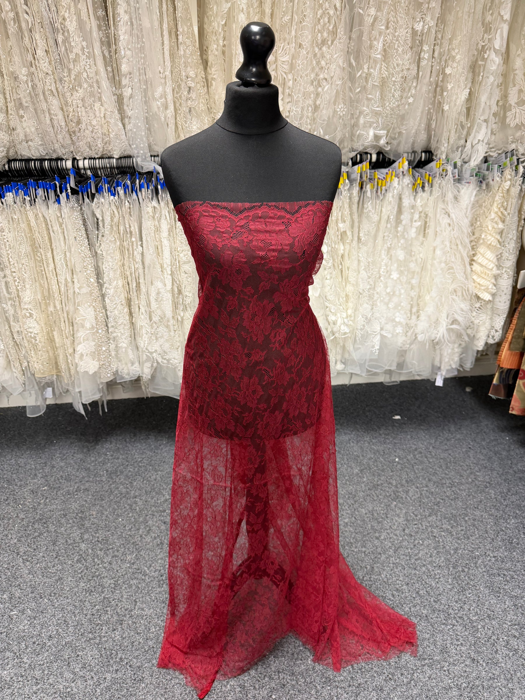 Dentelle Chantilly Rouge Bordeaux - P177