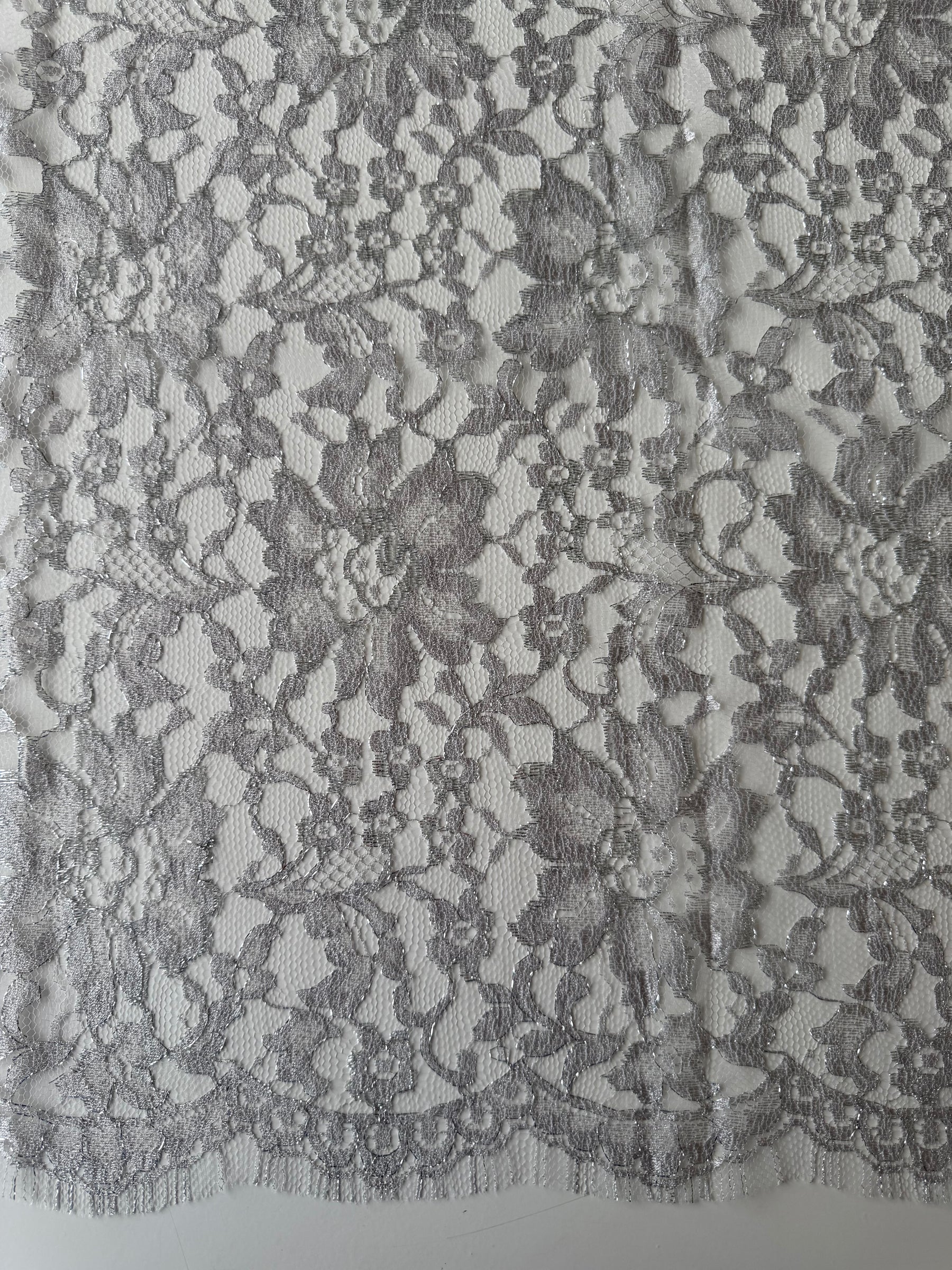 Dentelle Chantilly Argent Métallisé - P184