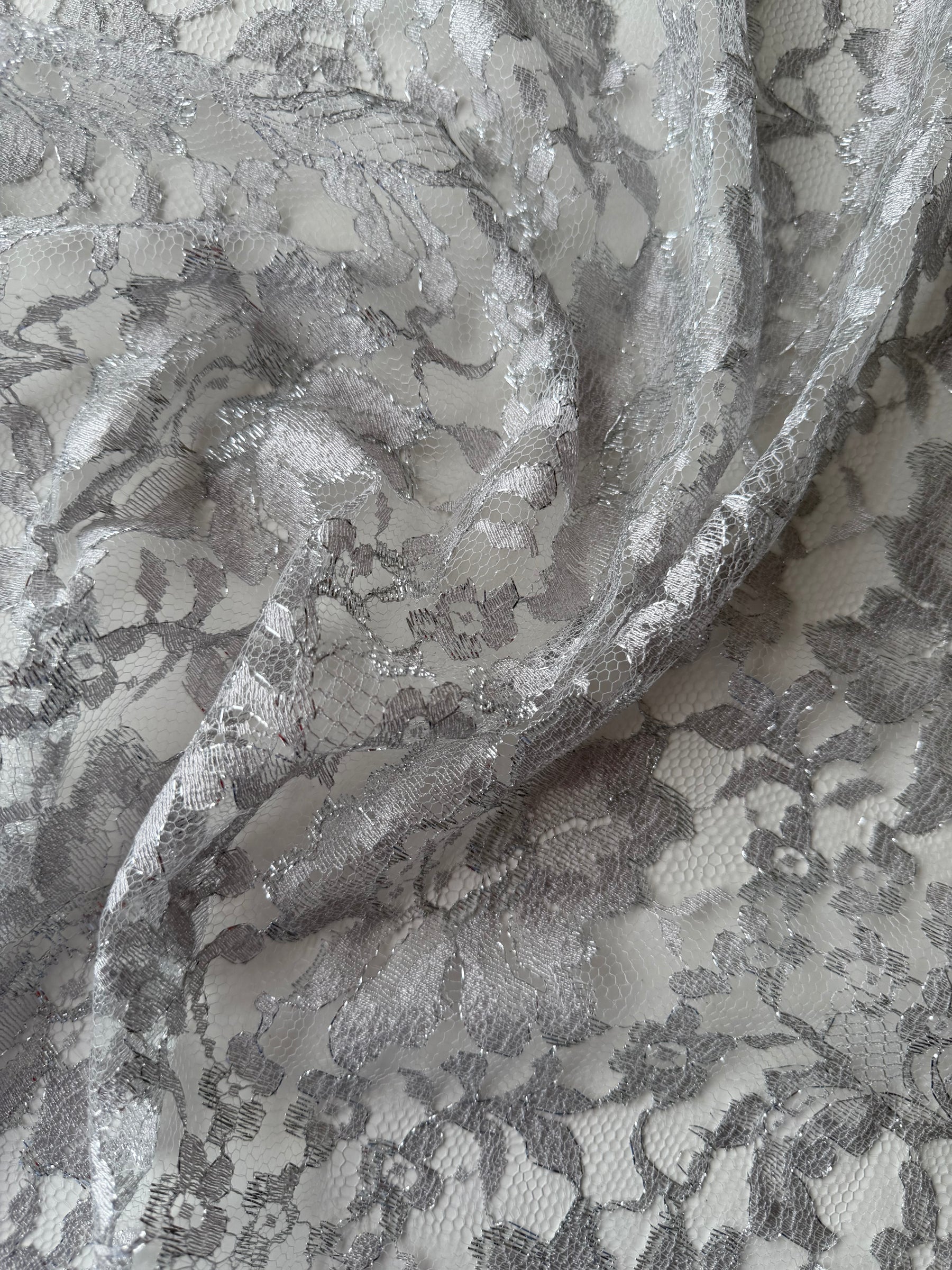 Dentelle Chantilly Argent Métallisé - P184