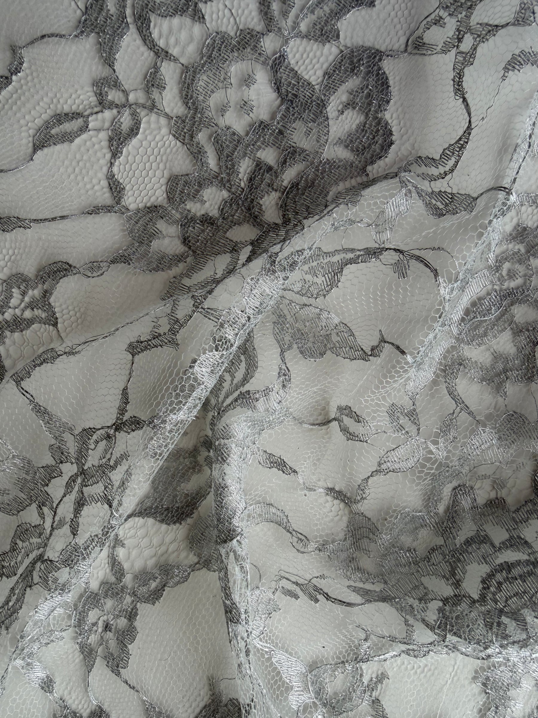 Dentelle Chantilly Argentée - P193