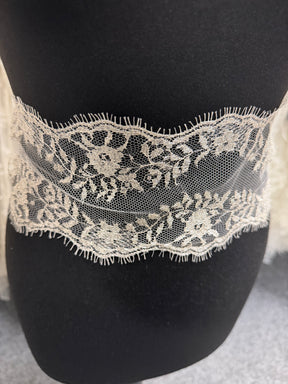 Galon de dentelle de Chantilly argenté - EE4003