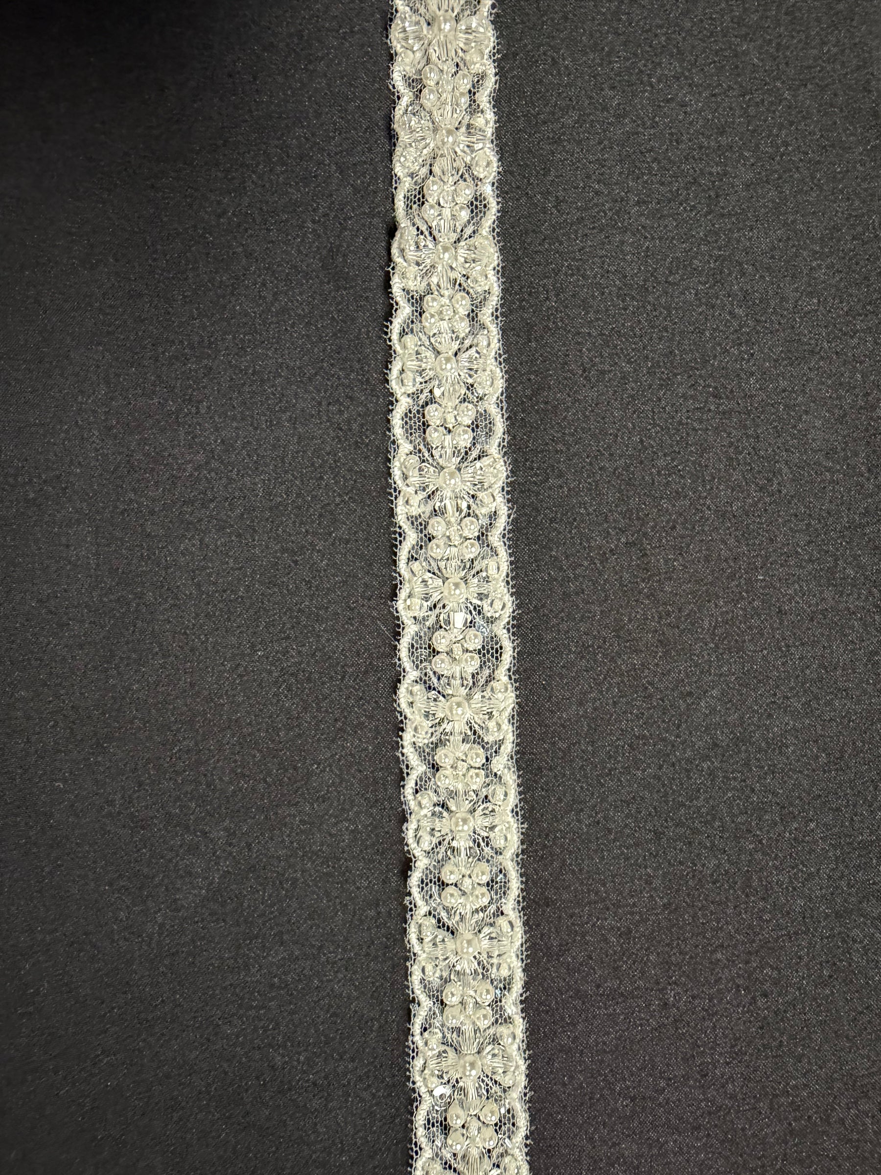 Bordure perlée et sequin ivoire/transparent - T955