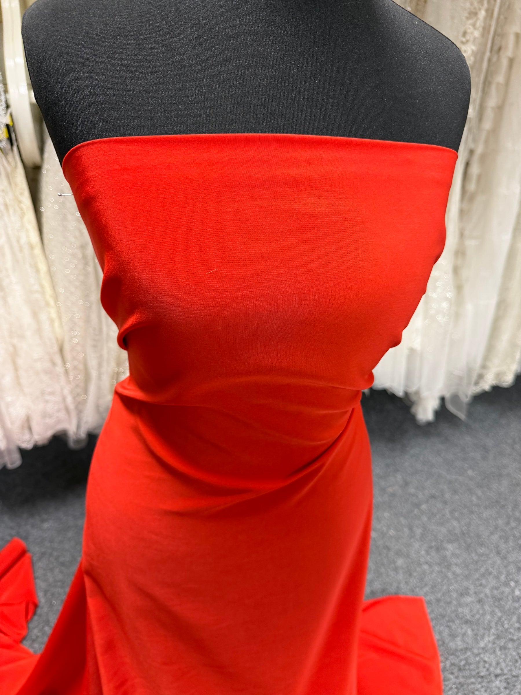 Satin de polyester rouge léger - Juxtaposition