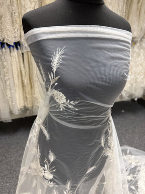 Dentelle brodée de sequins ivoire - EB3036