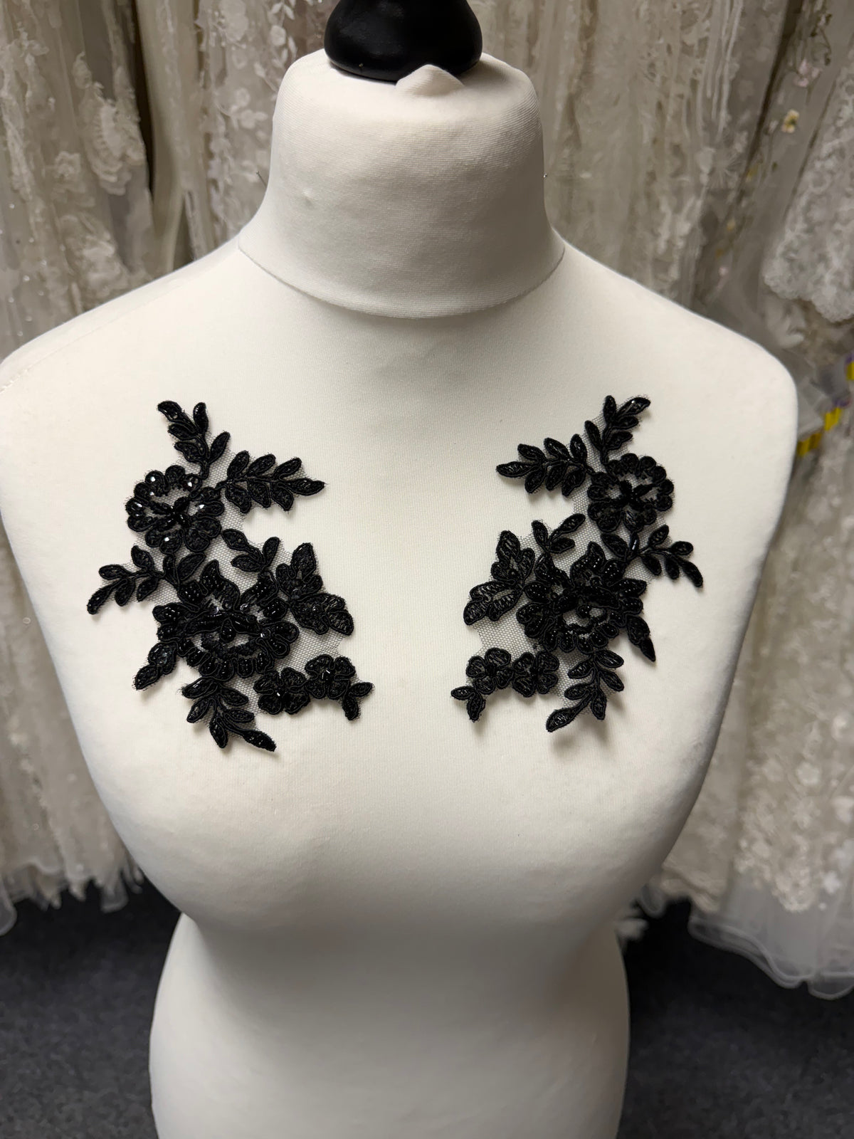Appliques de dentelle perlée noire - AP 265 (CF)