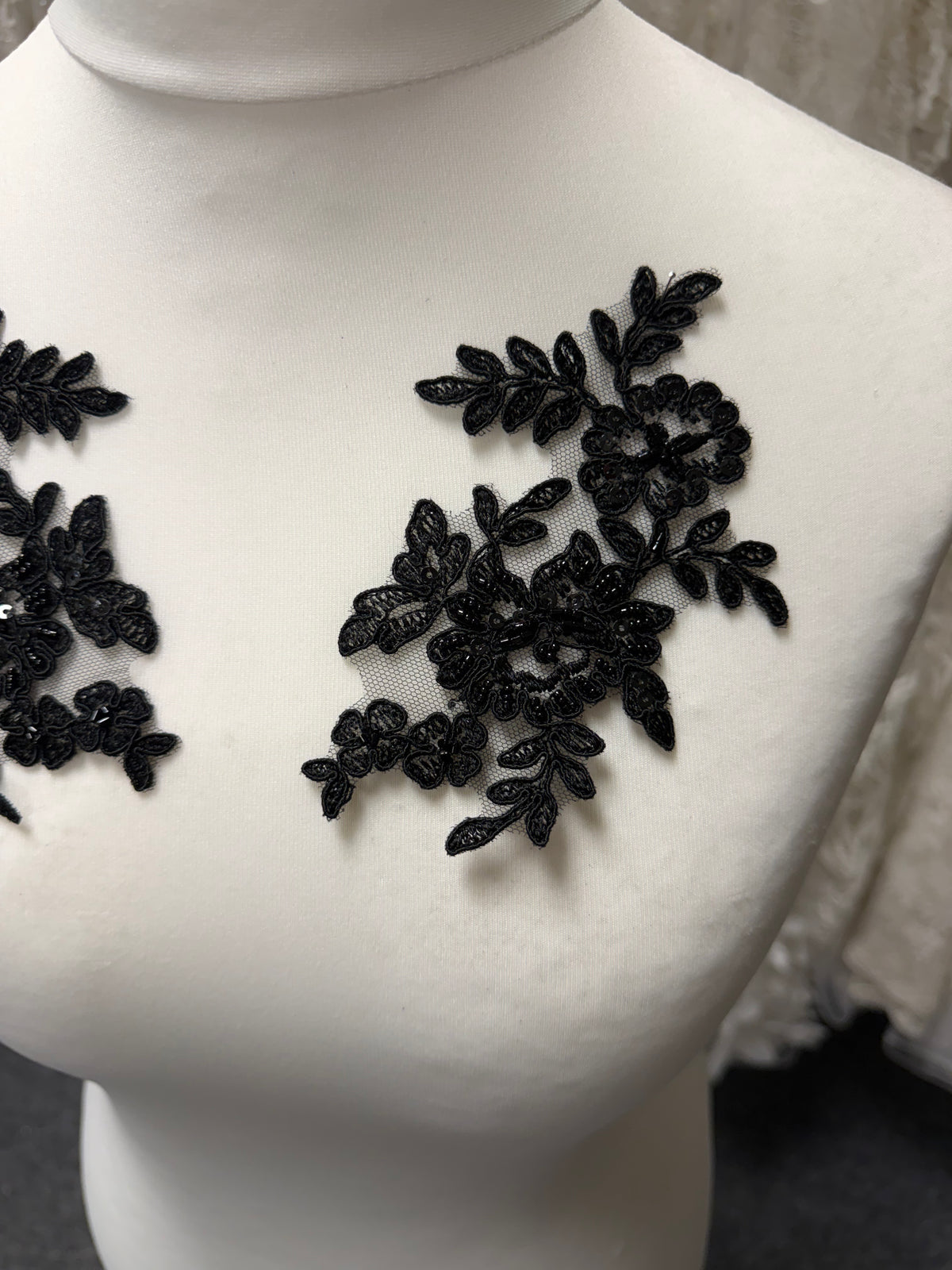 Appliques de dentelle perlée noire - AP 265 (CF)