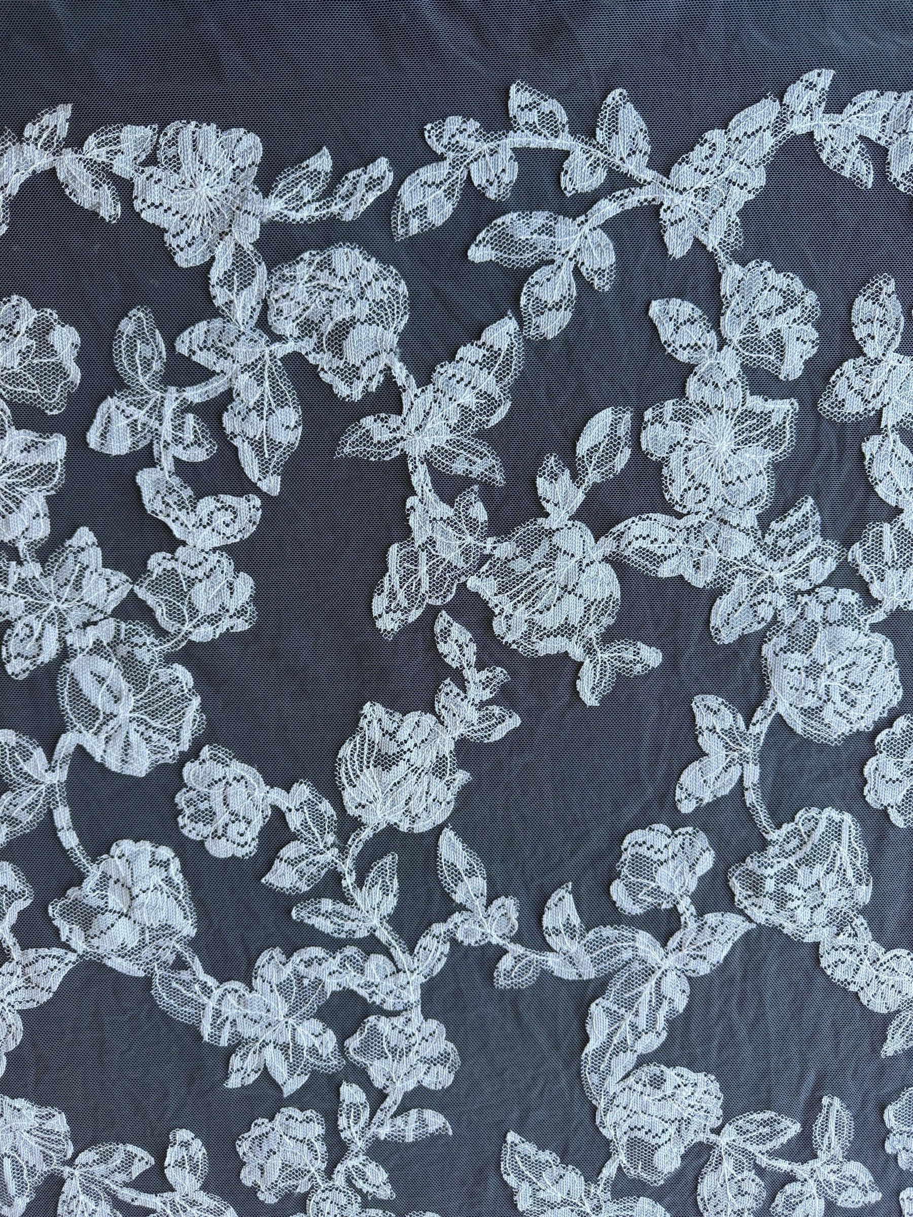 Dentelle brodée contemporaine ivoire - EB5041