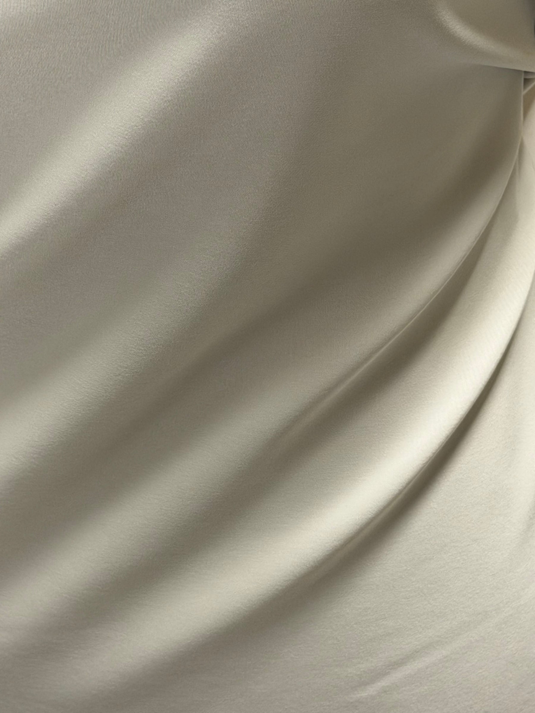 Satin de polyester argenté léger - Juxtaposition