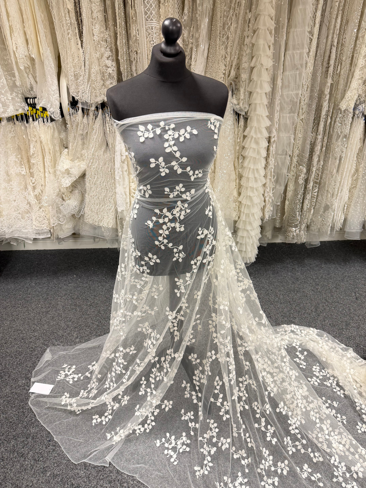 Dentelle brodée de sequins ivoire - EB3042