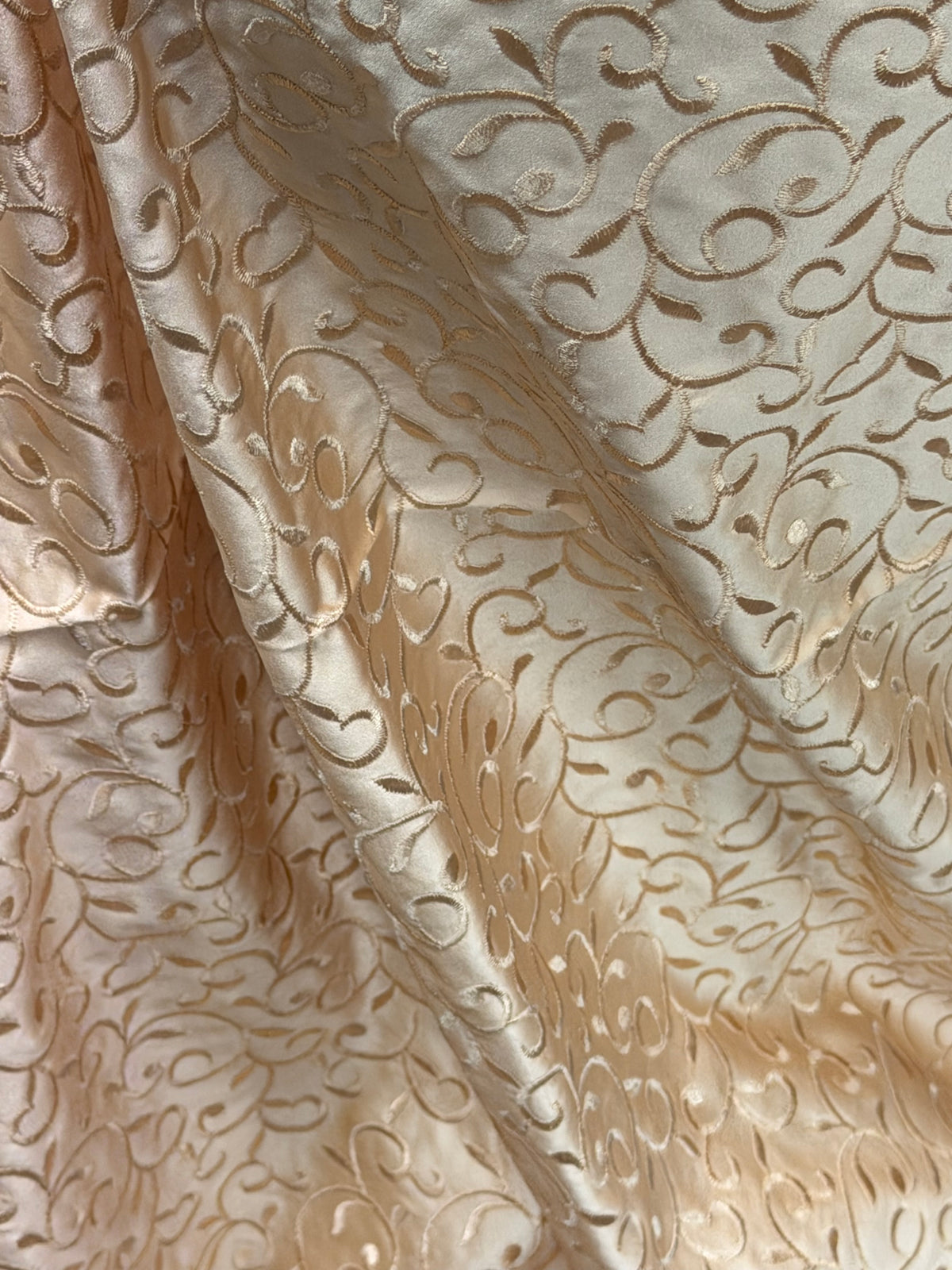 Miel/Miel satin duchesse brodé - P476