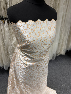 Satin duchesse brodé ivoire/miel - P476