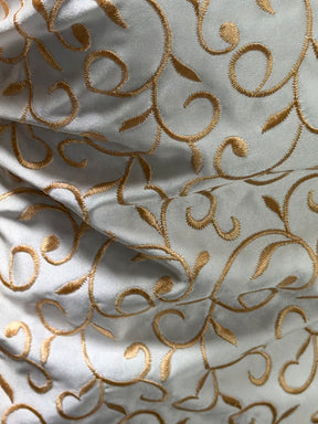 Satin duchesse brodé ivoire/miel - P476