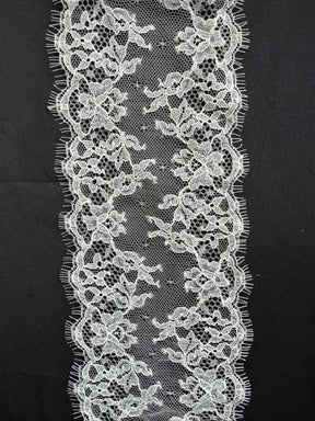 Dentelle Chantilly couleur ivoire pâle - Halston